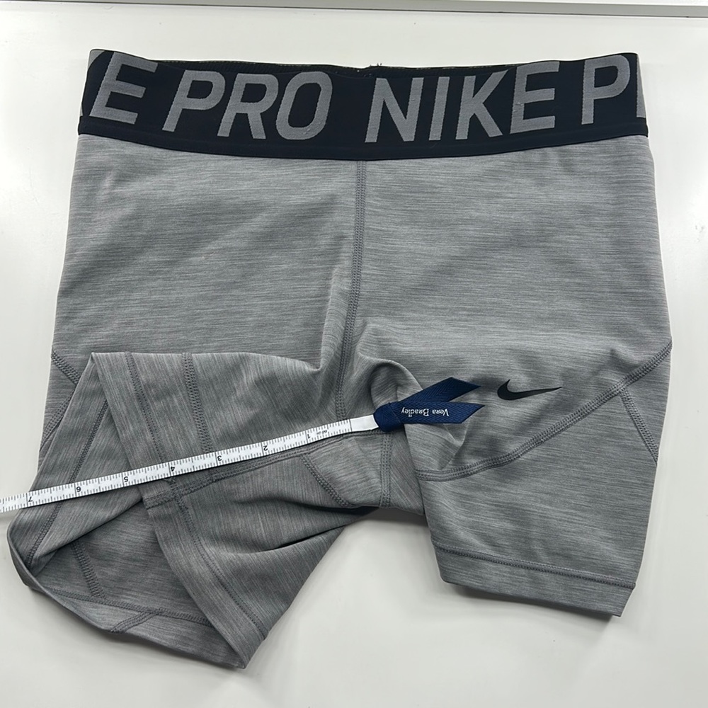 Nike Pros 5” Inseam Size Medium Gray